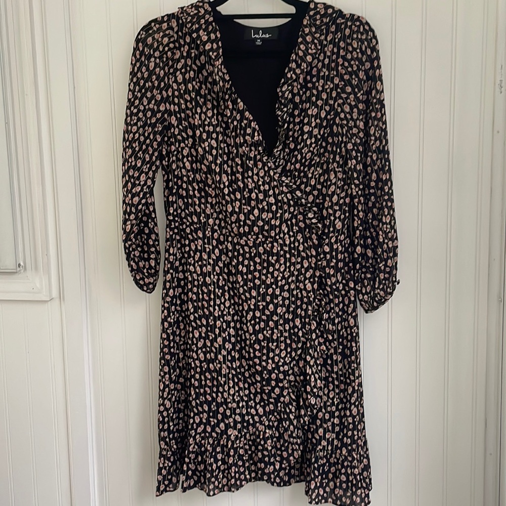 Lulu’s black 3/4 length sleeve‎ pink floral wrap dress with ruffles size Medium